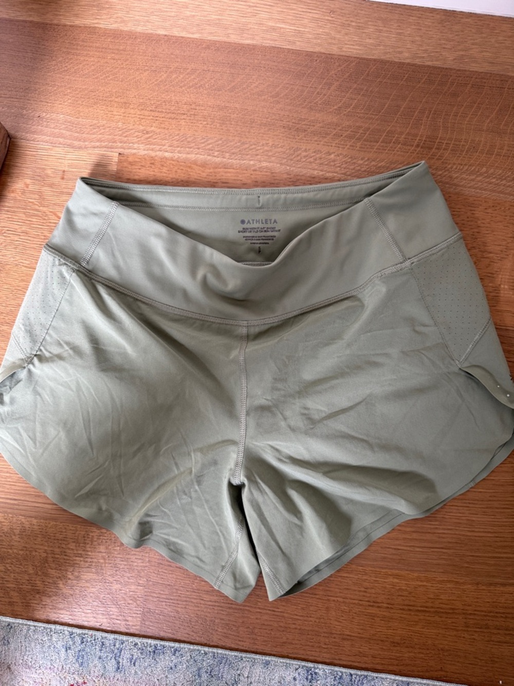 Athleta Run With It 4.5in Olive Performance Running Shorts